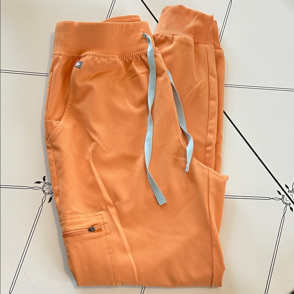 Women’s Figs scrub pants